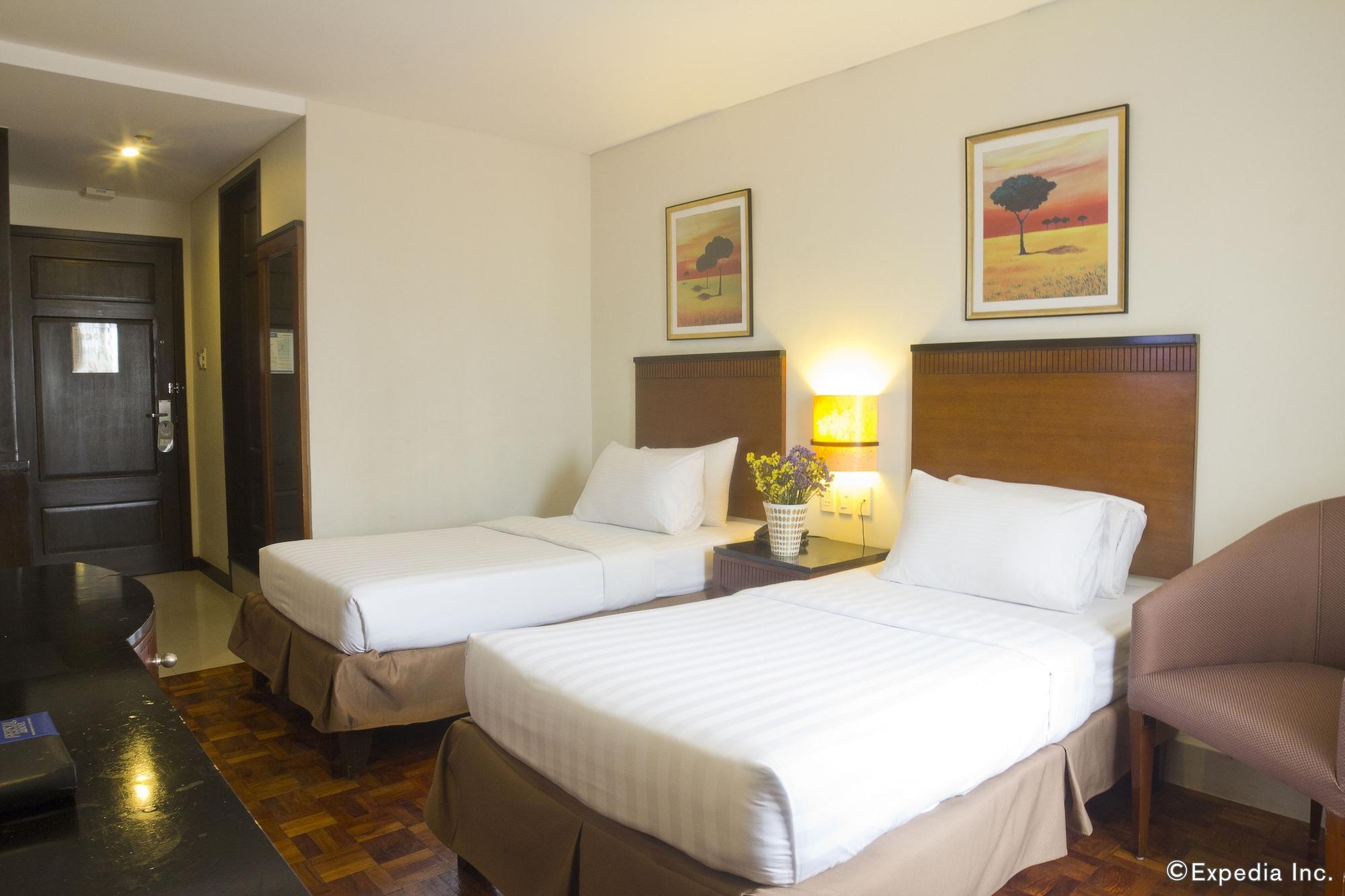 Fersal Hotel Neptune Makati Makati City Exterior photo