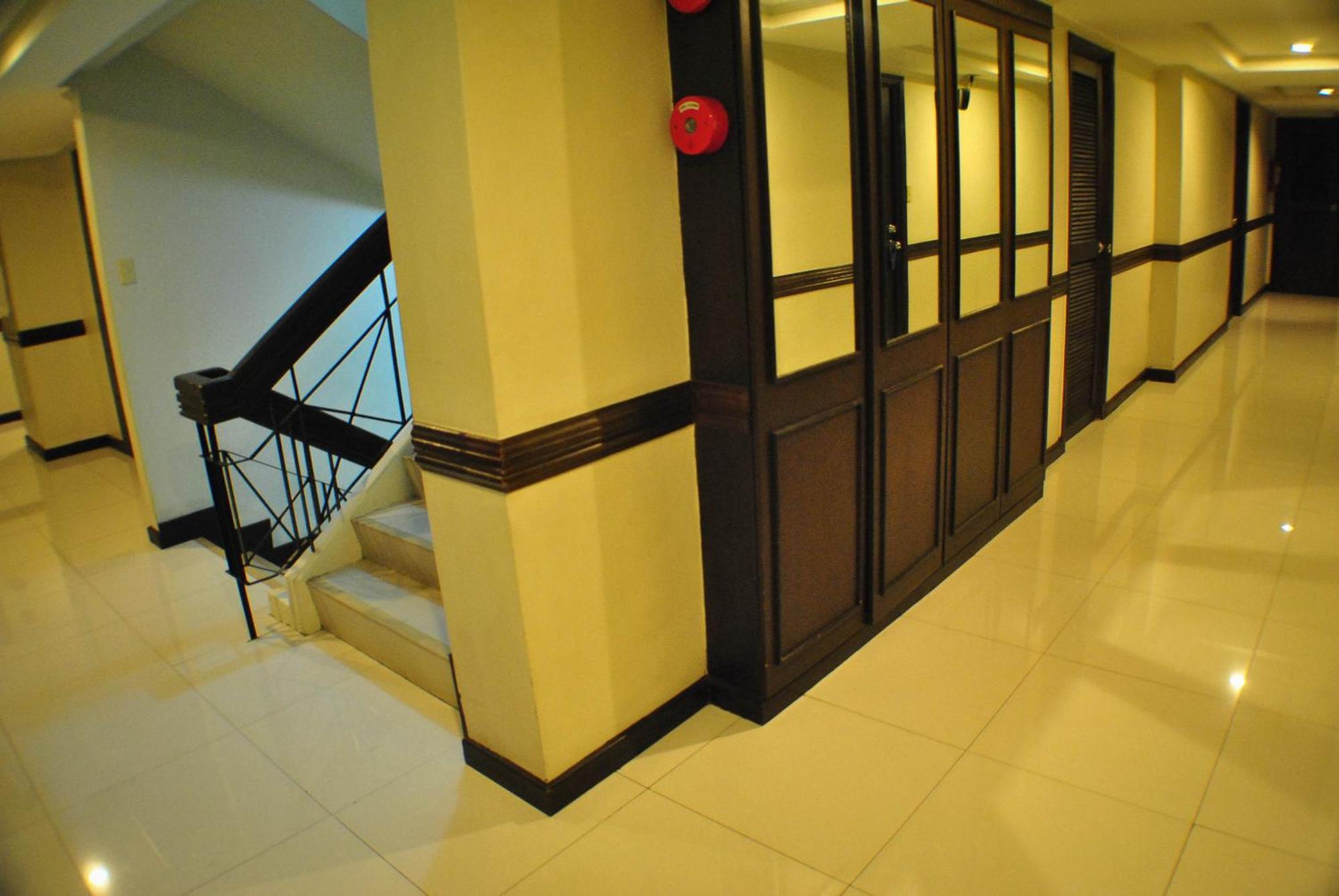 Fersal Hotel Neptune Makati Makati City Exterior photo