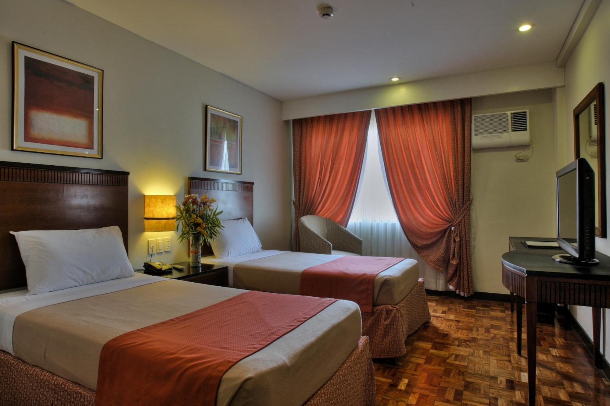 Fersal Hotel Neptune Makati Makati City Exterior photo