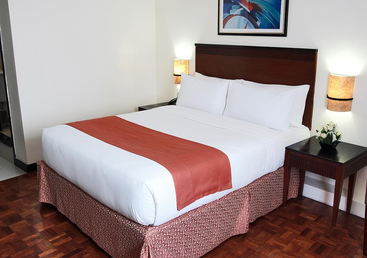 Fersal Hotel Neptune Makati Makati City Exterior photo